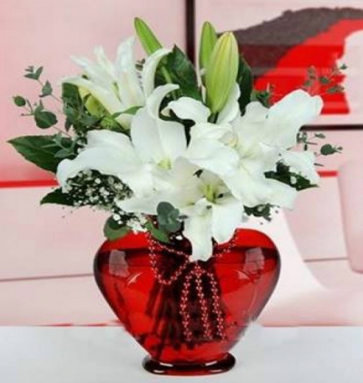 Tekirdağ Çiçekçiler Kırmızı Kalp Vazoda Lilyum Arajmanı